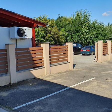 Kek Laguna Panzio Dombrád Exteriör bild
